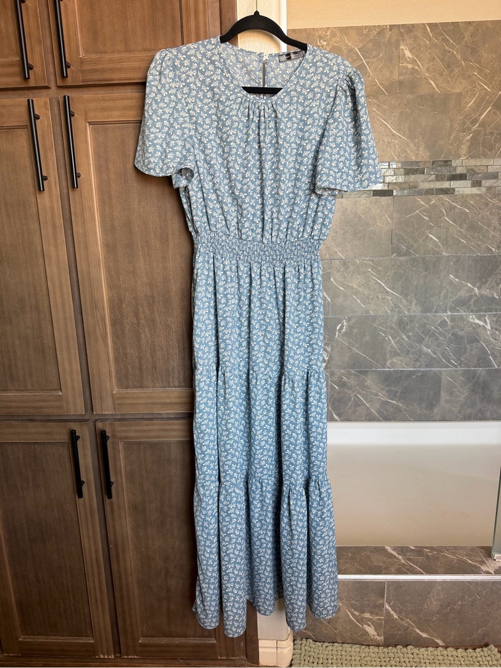 Pretty garden Blue Floral Tiered Maxi Dress with Smocked Waist sz. Large
